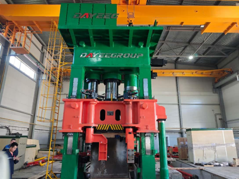2000-Ton open die forging press